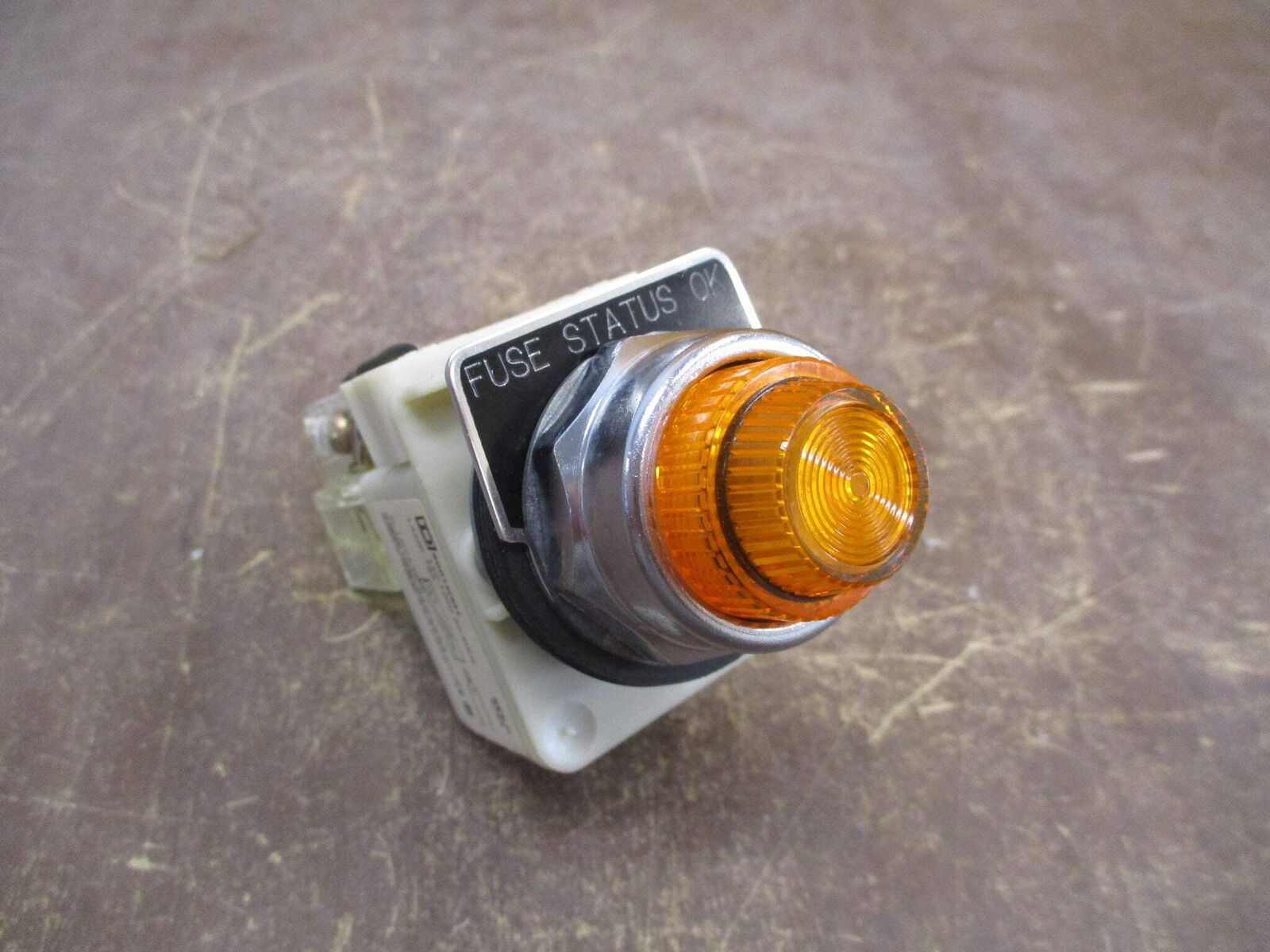 Square D Illuminated Push Button 9001 KM1 Ser. H 110-120V 50-60Hz Amber Used