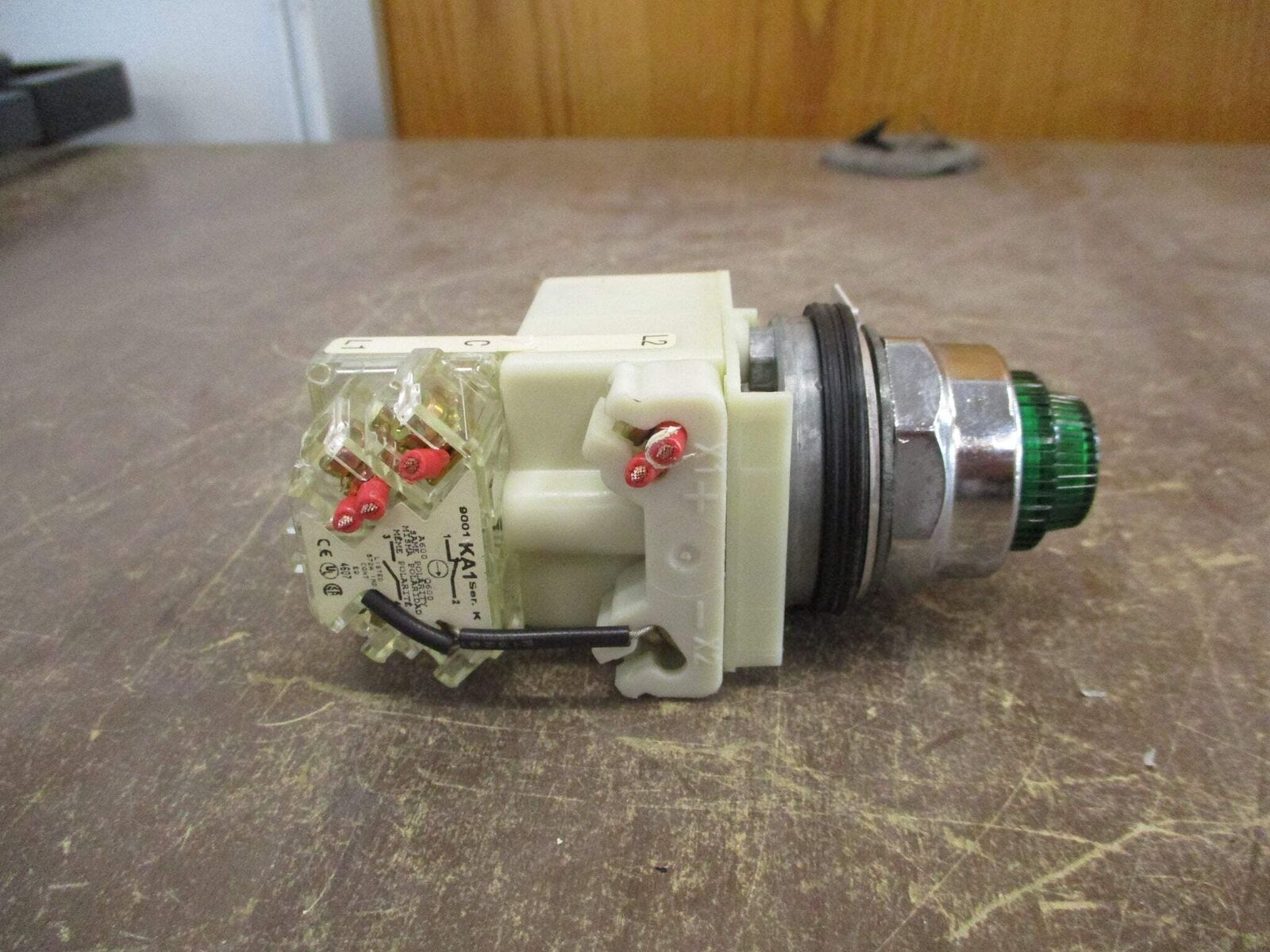 Square D Illuminated Push Button 9001 KM1 Ser. H 110-120V 50-60Hz Green Used.
