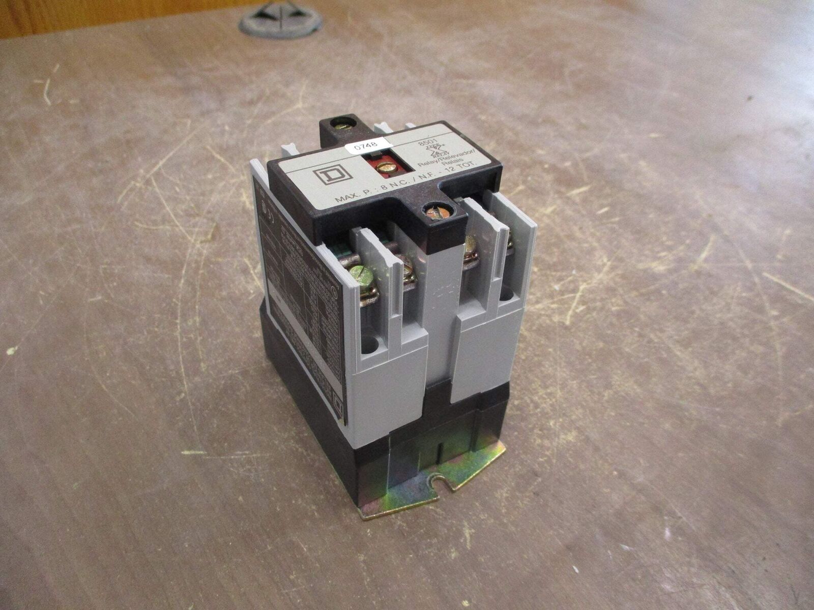 Square Type X Relay 8501X040 Ser. A 120V Coil 20A Used