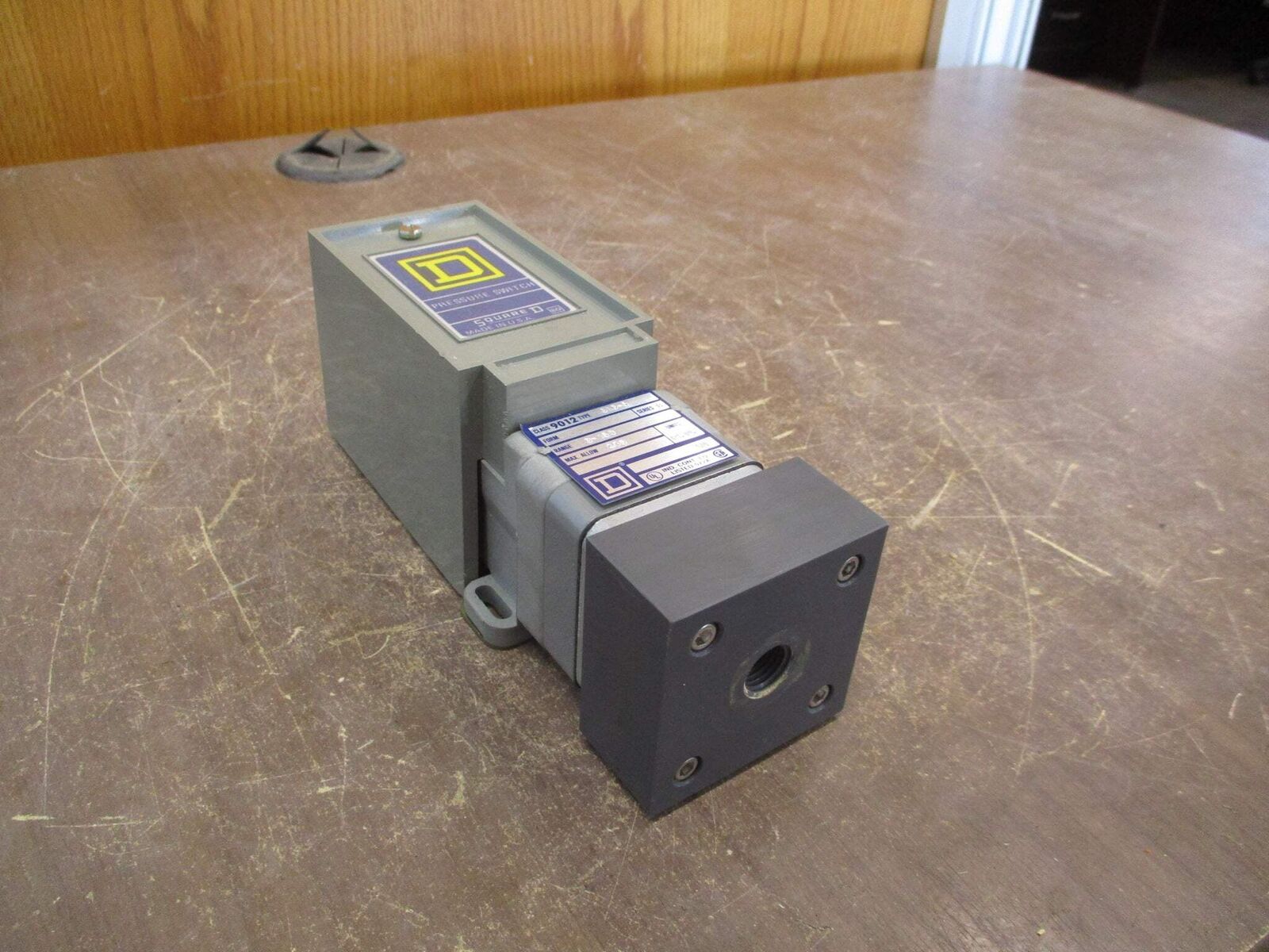 Square D Pressure Switch 9012 GNG-5 Ser. B Range: 3-150PSIG Used