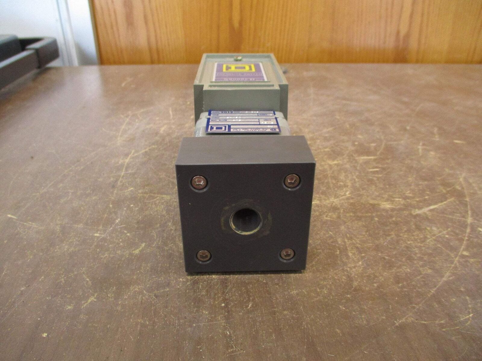 Square D Pressure Switch 9012 GNG-5 Ser. B Range: 3-150PSIG Used