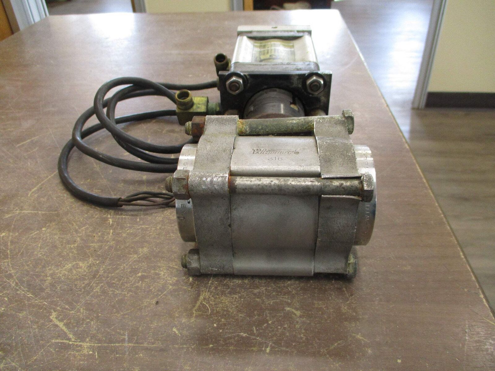 Turn-Act Rotary Actuator w/ Valve 899096 Used