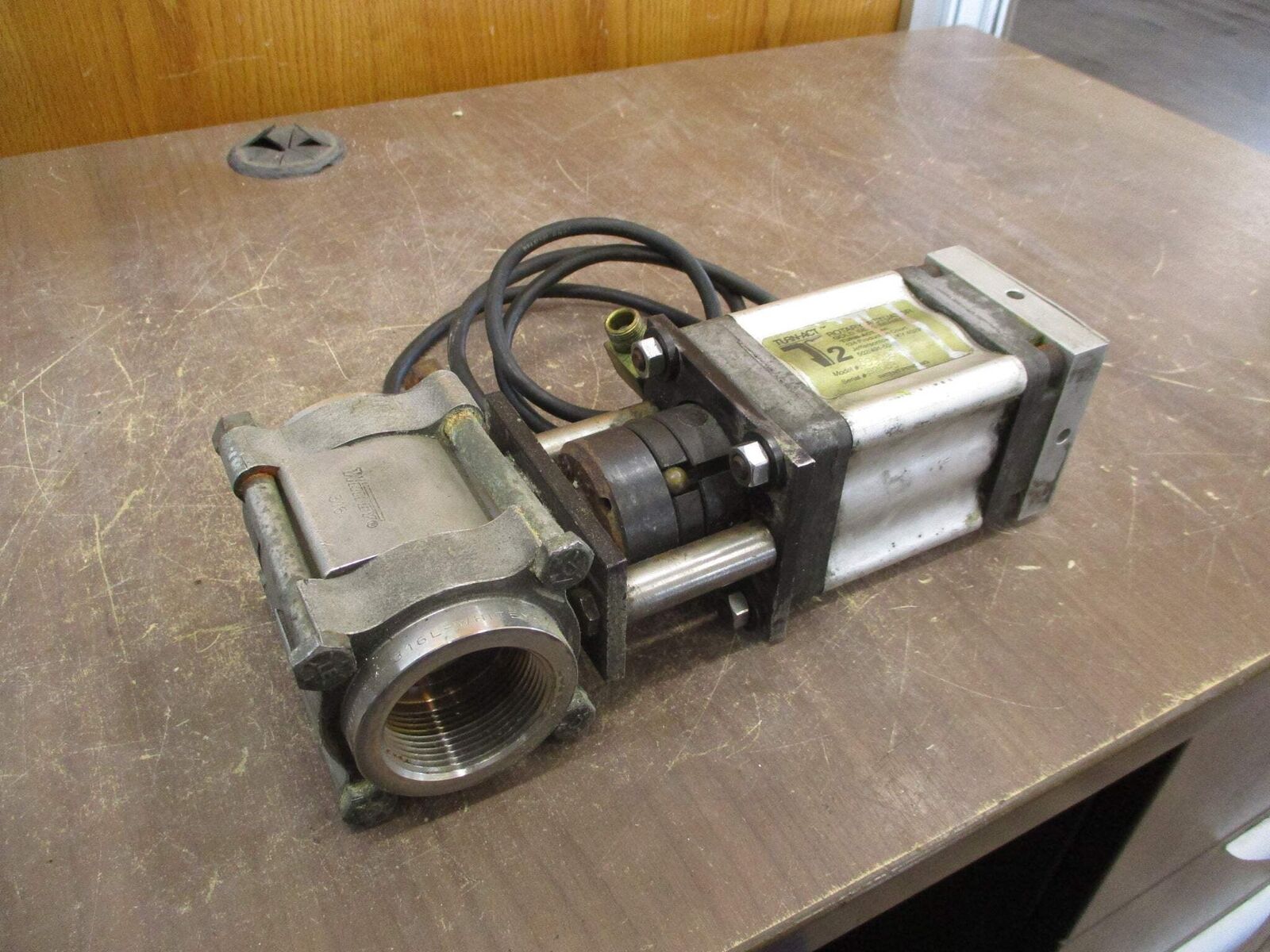 Turn-Act Rotary Actuator w/ Valve 899096 Used