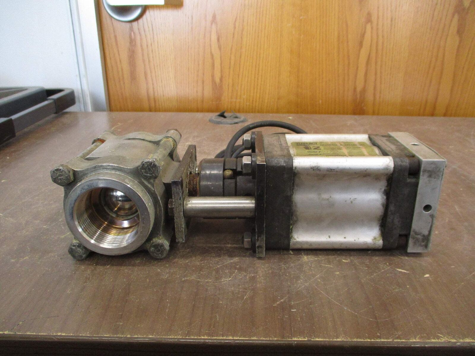 Turn-Act Rotary Actuator w/ Valve 899096 Used