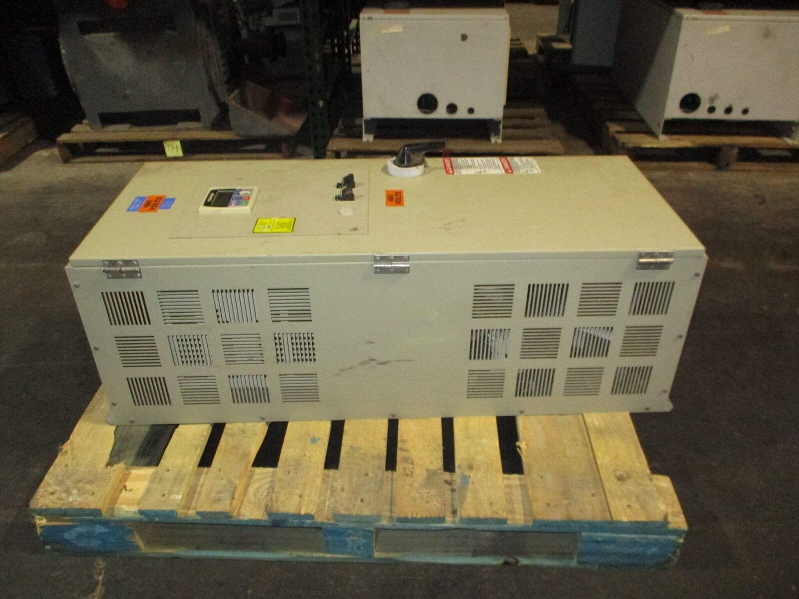 Toshiba AC Drive H74400EERD 40HP 3Ph w/ Keypad (Missing Dial) Used