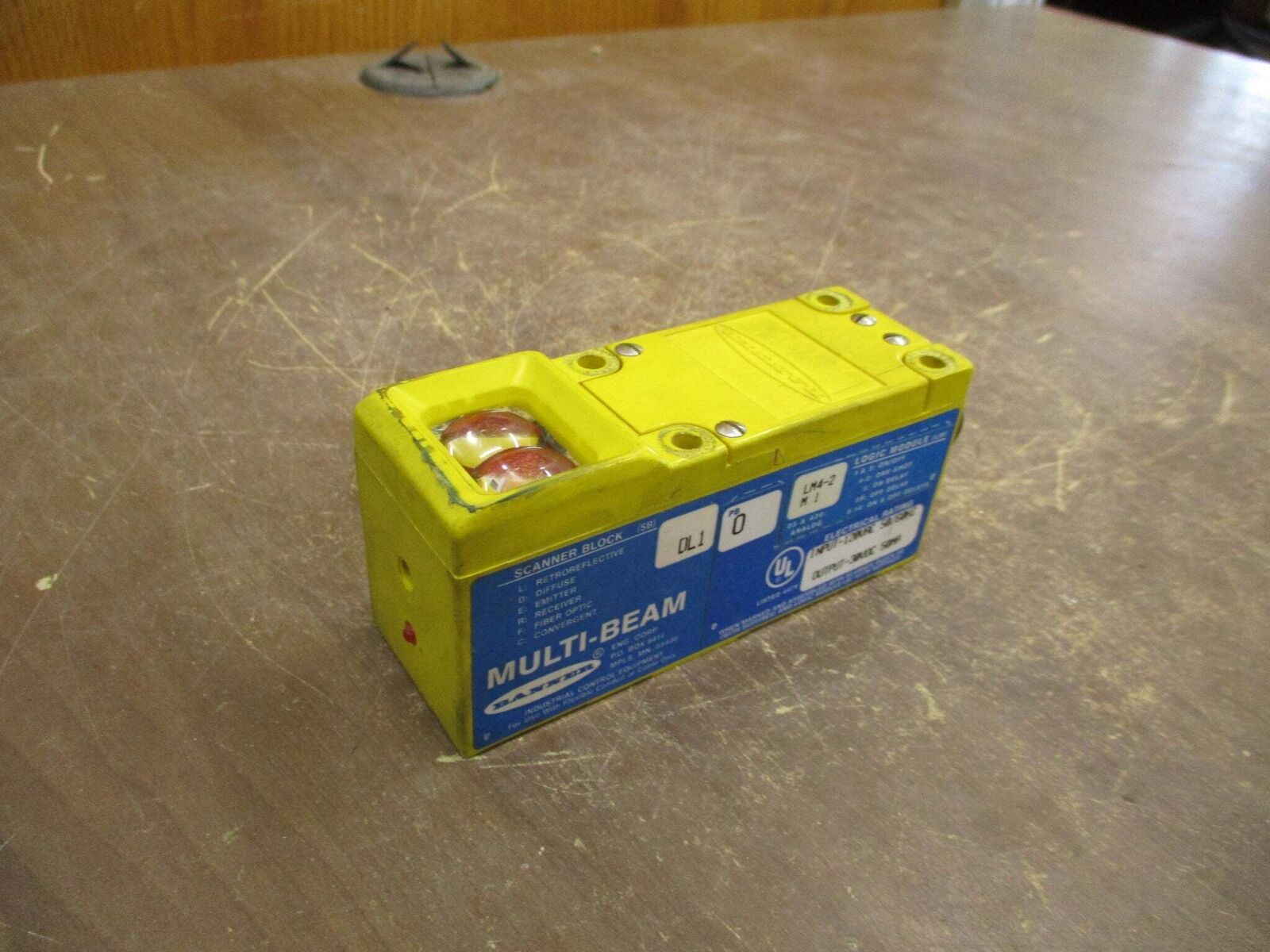 Banner Multi-Beam Photoelectric Sensor DL1 LM4-2 M.1 Input: 120VAC Output: 30VDC
