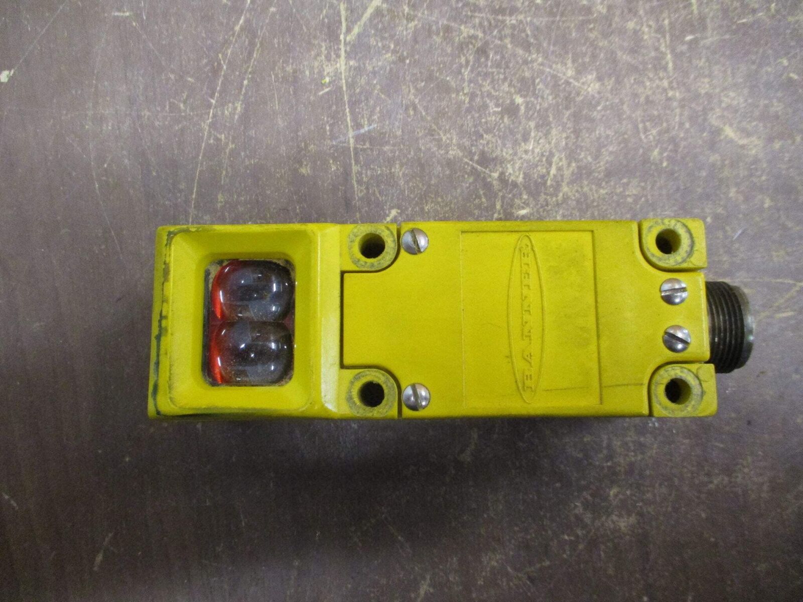 Banner Multi-Beam Photoelectric Sensor DL1 LM4-2 M.1 Input: 120VAC Output: 30VDC