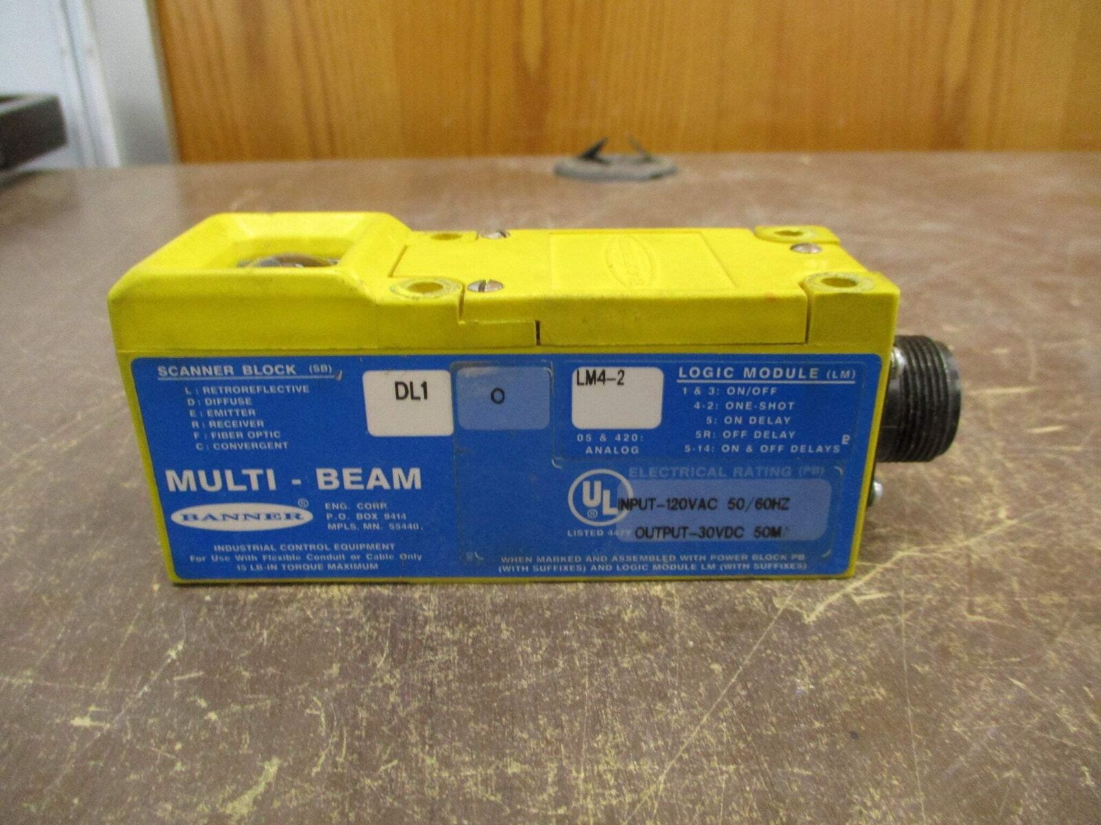 Banner Multi-Beam Photoelectric Sensor DL1-LM4-2 Input: 120VAC Output: 30VDC Use