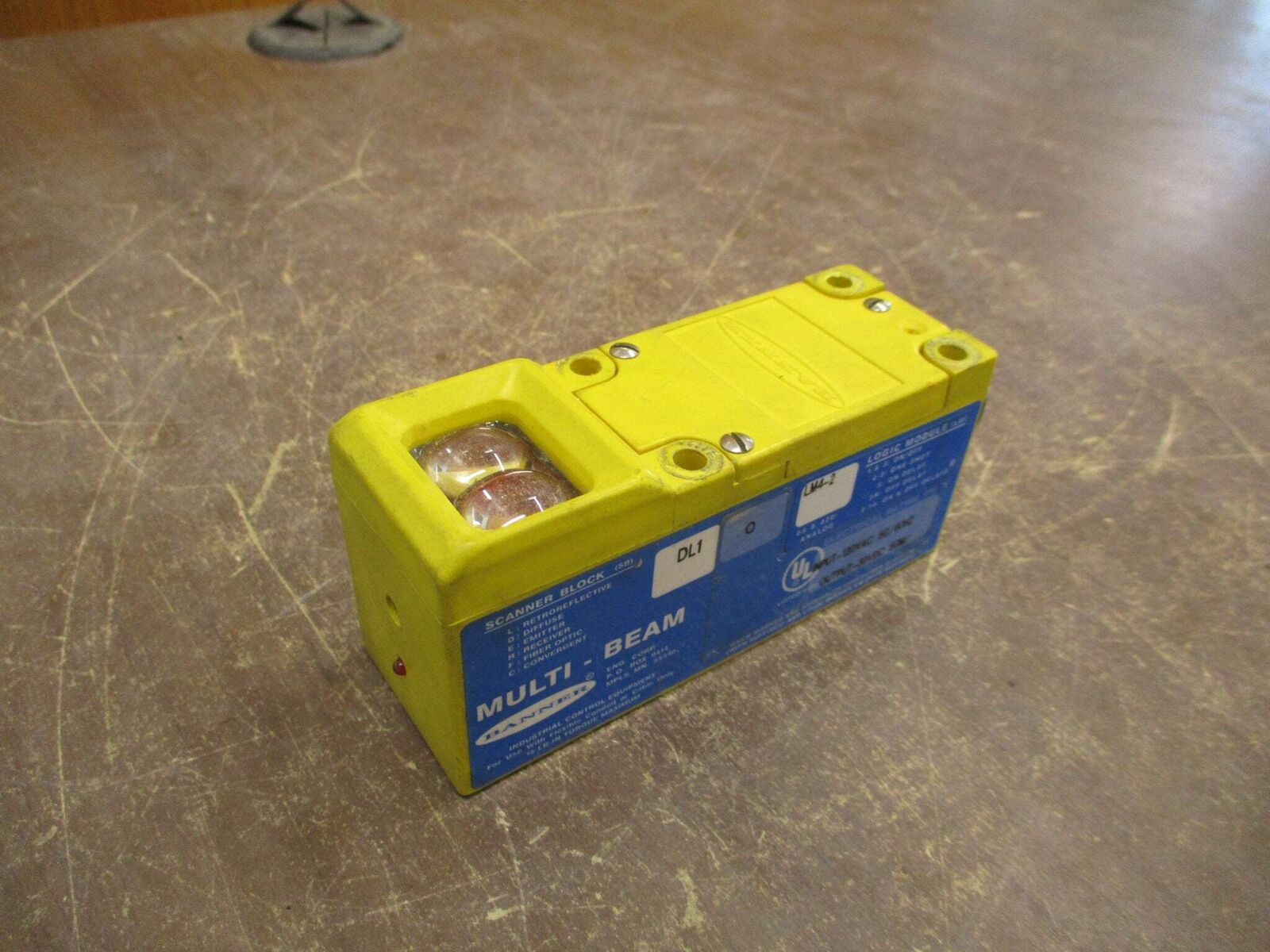 Banner Multi-Beam Photoelectric Sensor DL1-LM4-2 Input: 120VAC Output: 30VDC Use