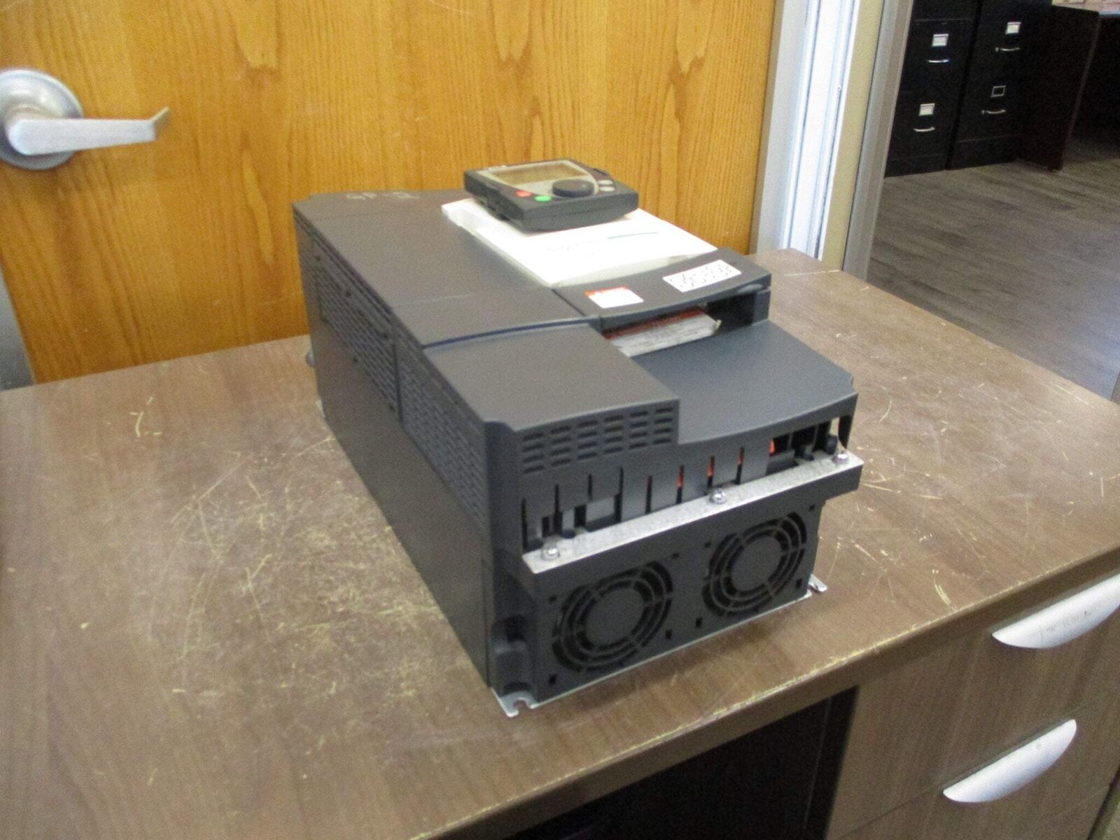 Schneider Electric Altivar 61 AC Drive ATV61HD15N4 20HP 3Ph *Broken Cover*