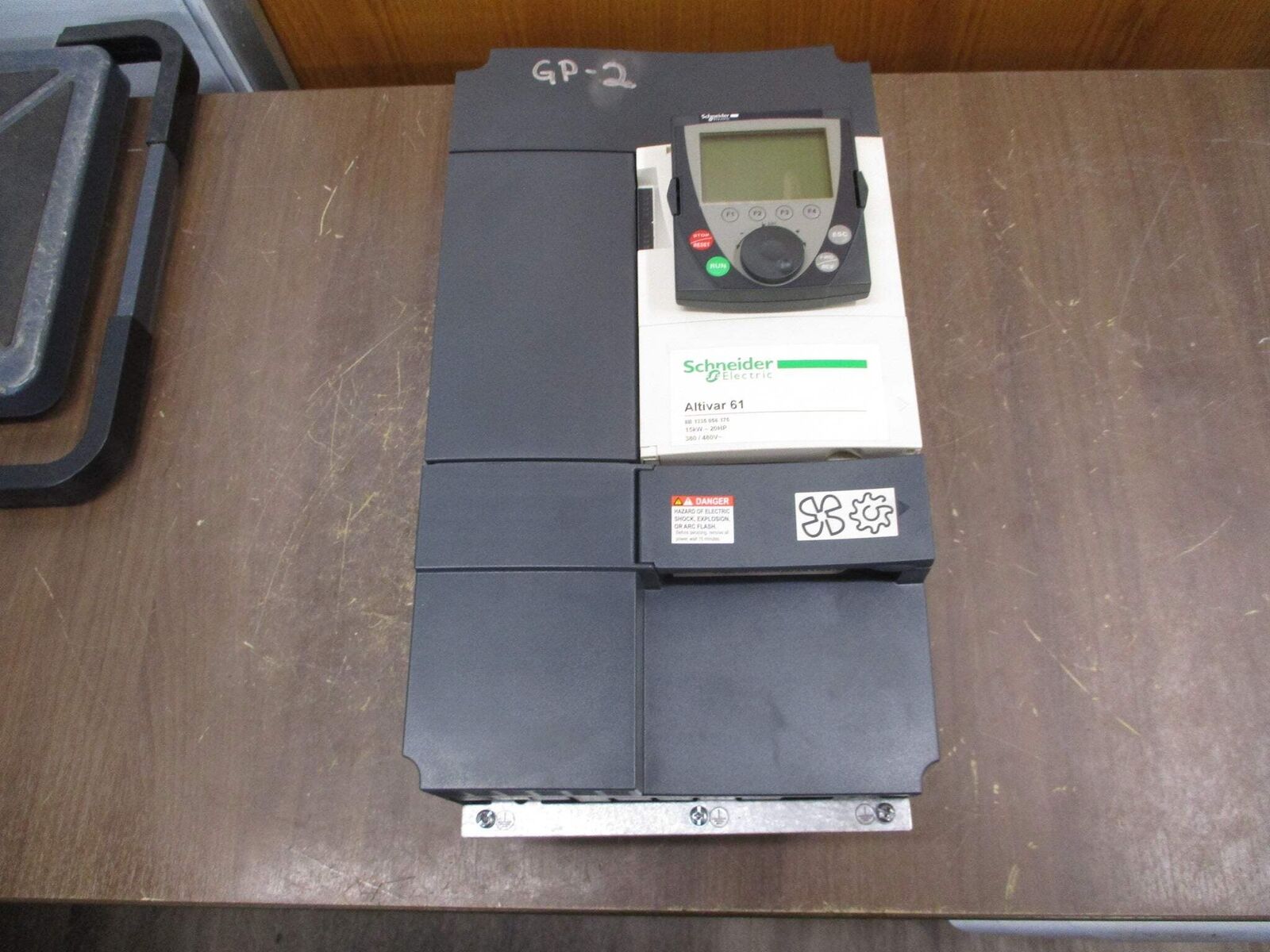 Schneider Electric Altivar 61 AC Drive ATV61HD15N4 20HP 3Ph *Broken Cover*