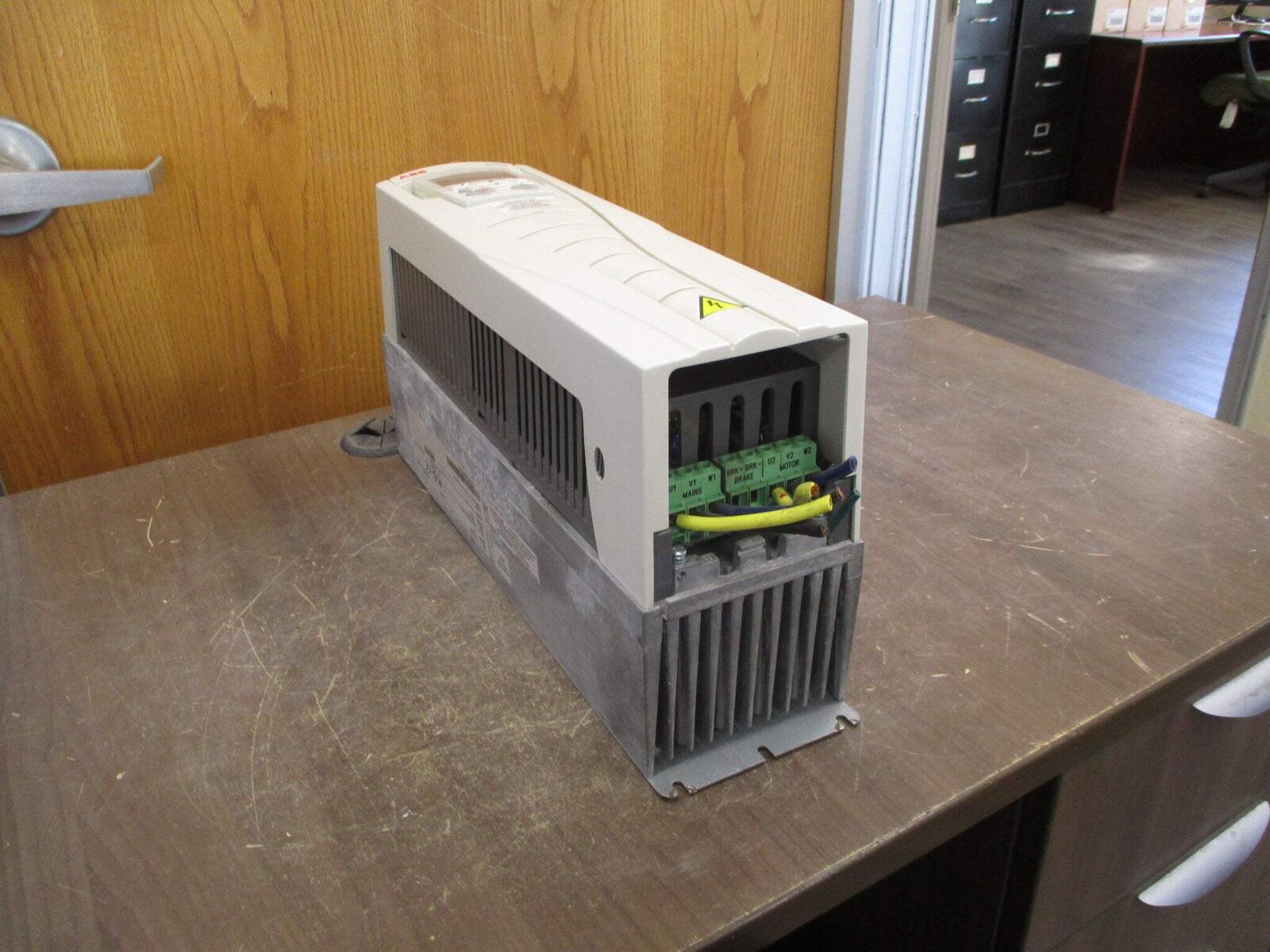 ABB ACH550 AC Drive ACH550-CARUH-023A-4 15HP 3Ph w/ Keypad Used