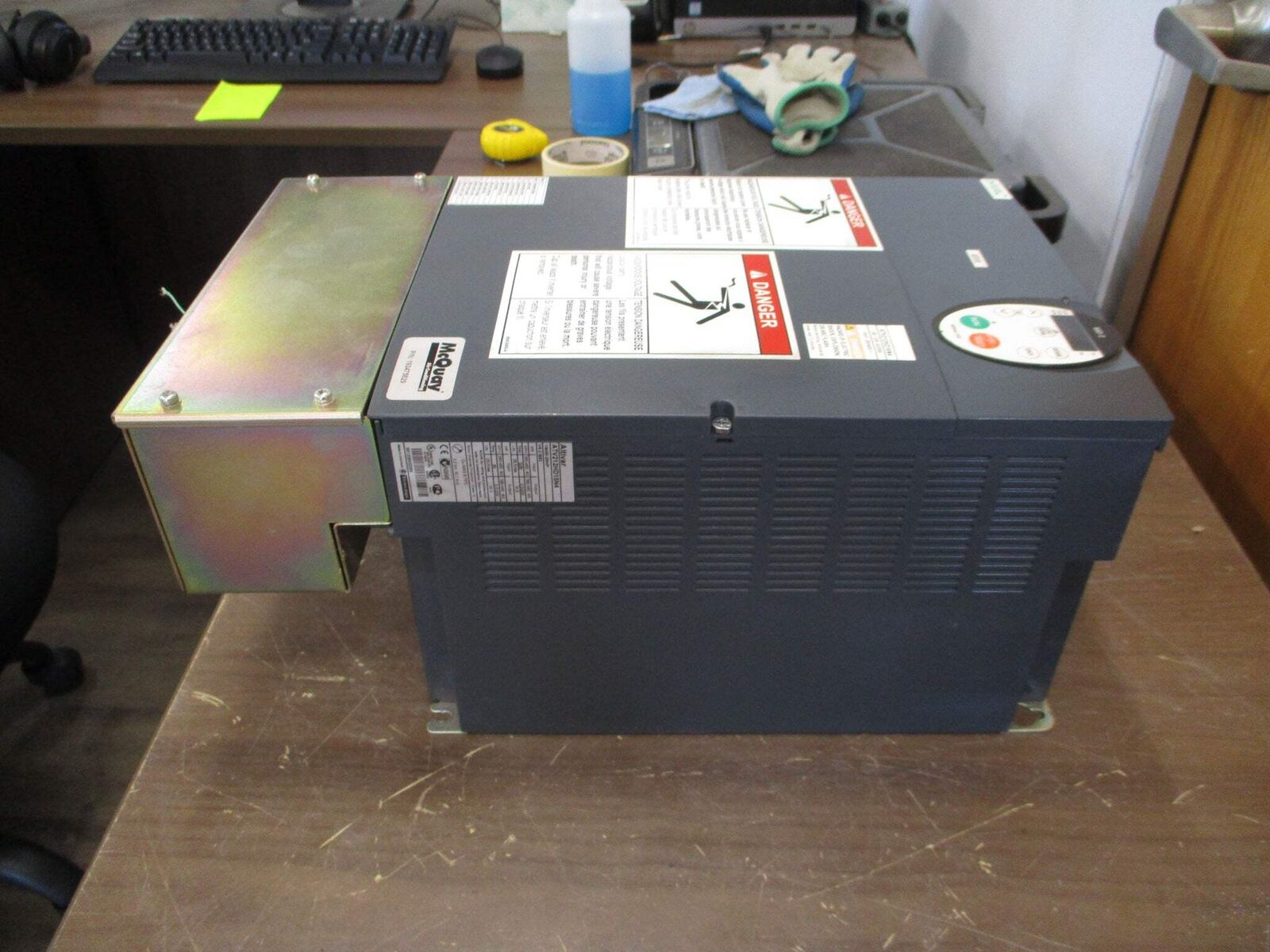 Telemecanique Altivar AC Drive ATV212HD15N4 20HP 3Ph w/ Keypad Used
