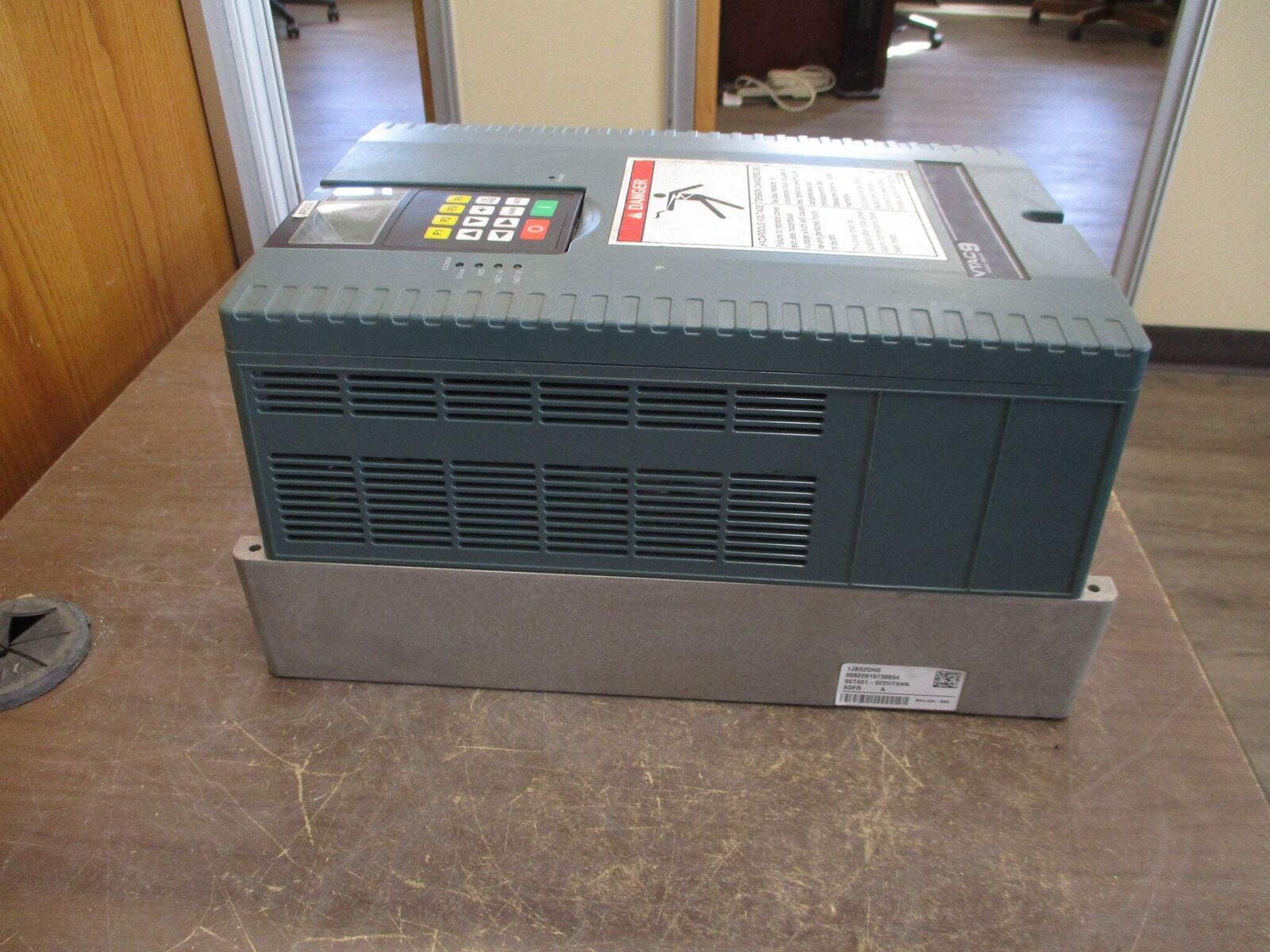 Rockwell Automation VTAC9 AC Drive 9VT401-022HTANN 15HP 3Ph w/ Keypad Used