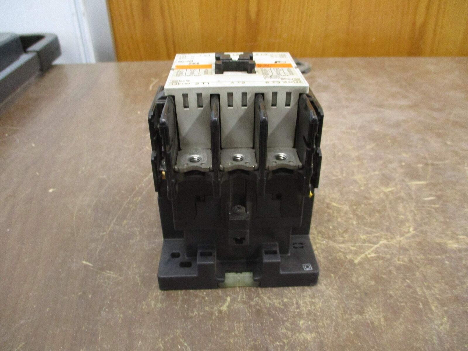 Fuji Electric Contactor SC-N3 Z408 200-230V Coil *Missing (6) Terminal Screws*