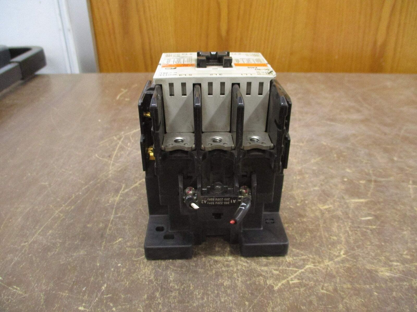 Fuji Electric Contactor SC-N3 Z408 200-230V Coil *Chipped Corner* Used