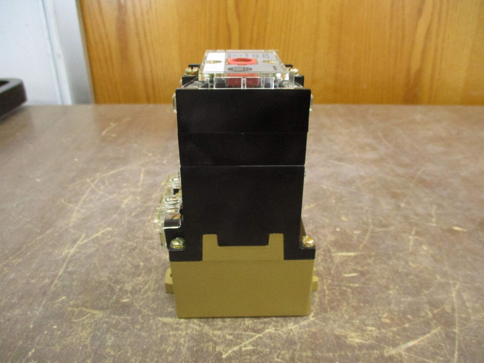 Allen-Bradley Type P Control Relay 700-P800A1 Ser. D 115-120V Coil New Surplus