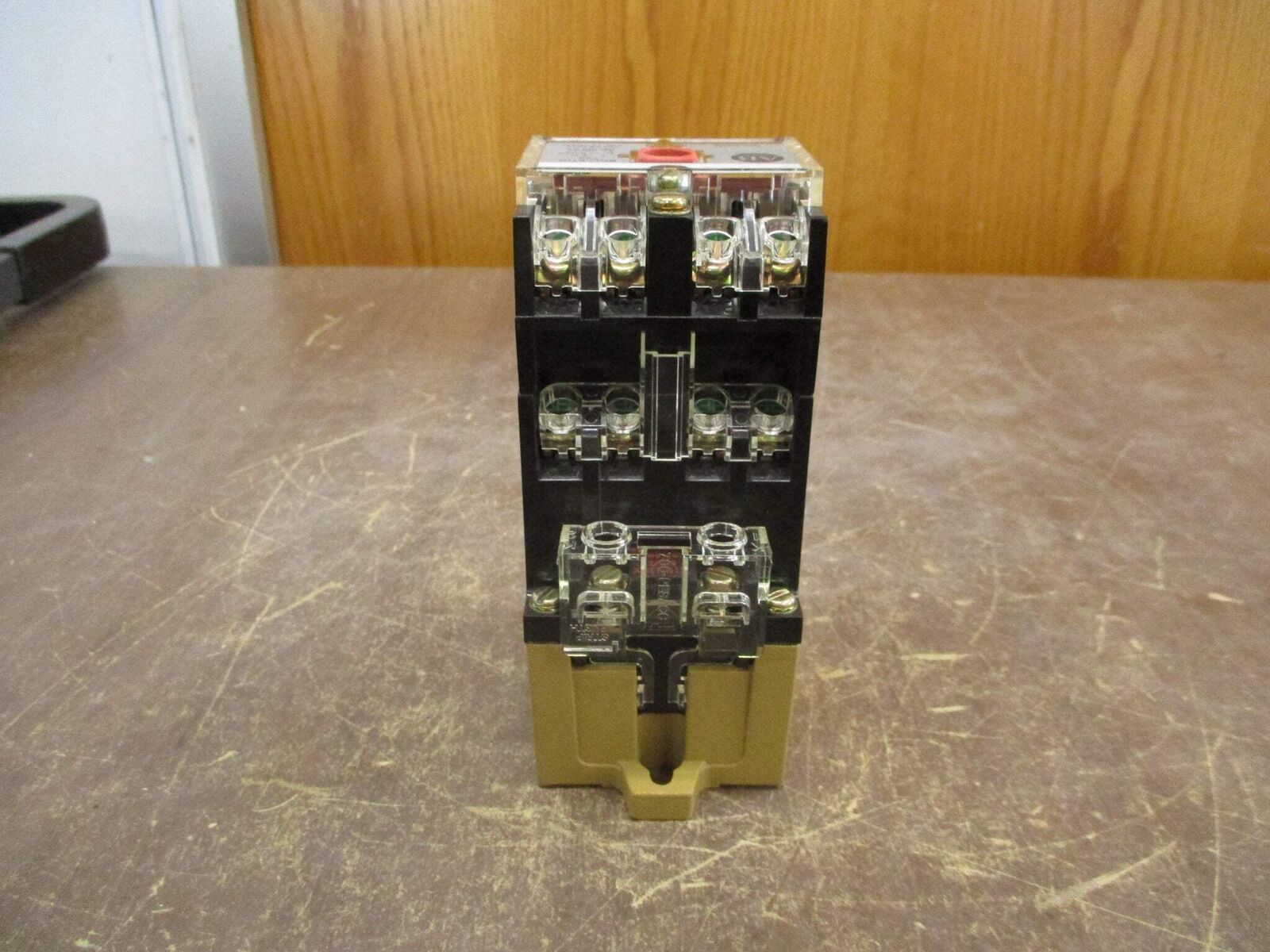Allen-Bradley Type P Control Relay 700-P800A1 Ser. D 115-120V Coil New Surplus