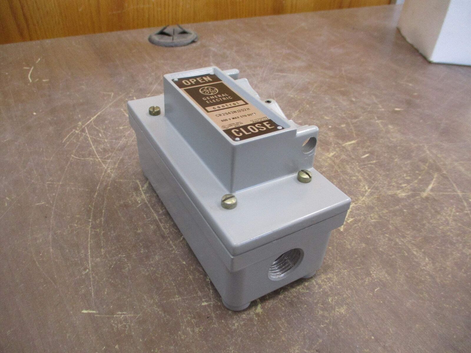 GE Open-Close Pushbutton Station CR2943NJ202H 600V New Surplus