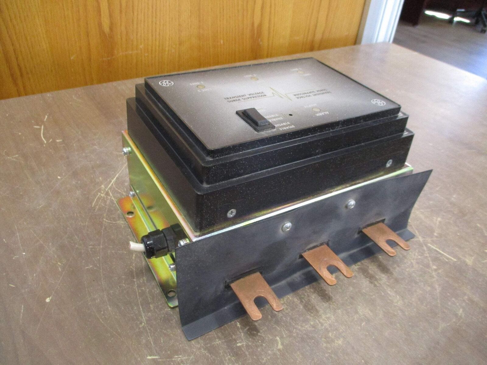 GE Surge Suppressor TME120Y100ASNC 120/208V 3Ph 50/60Hz Used