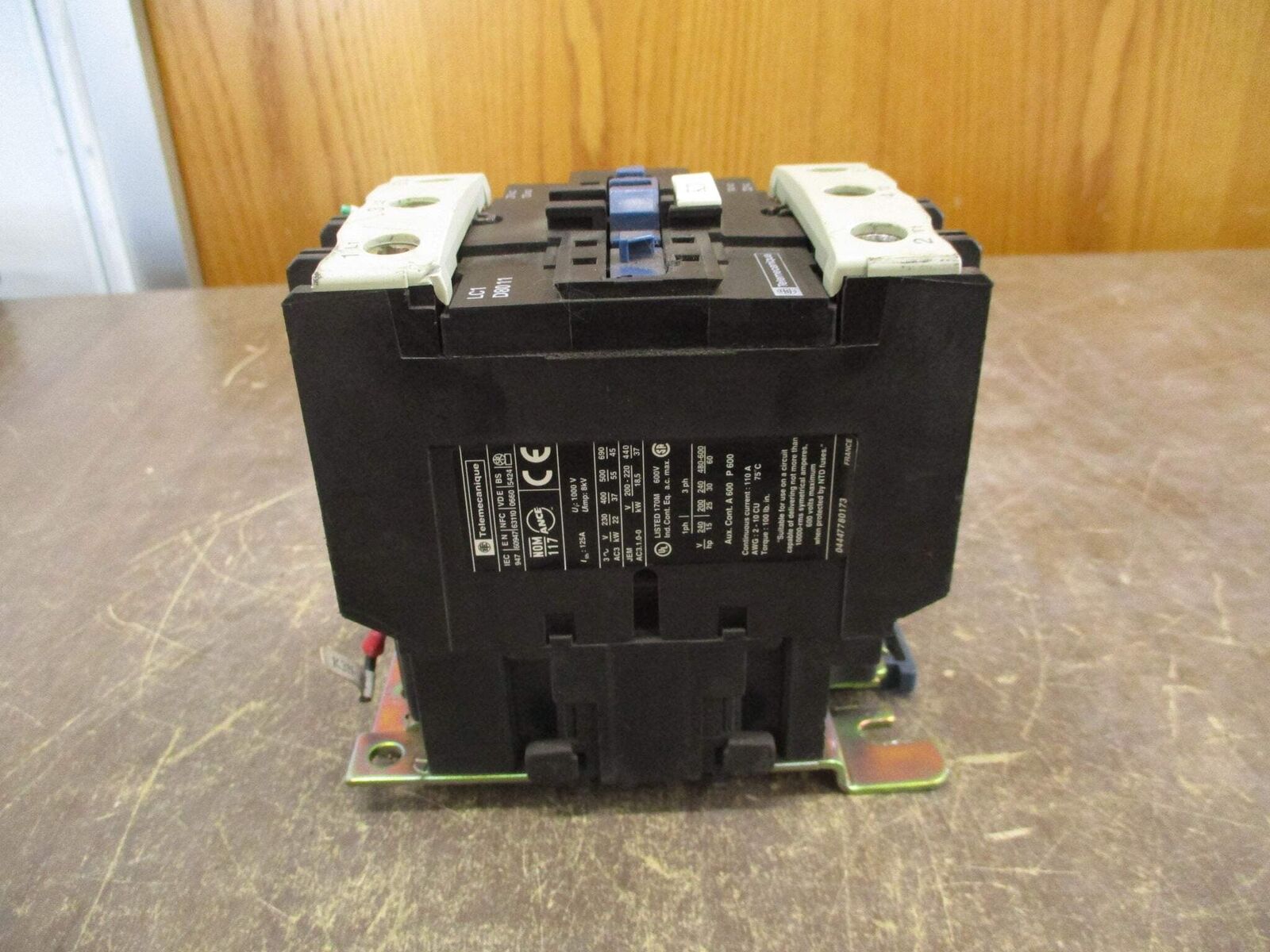 Telemecanique Contactor LC1 D8011 120V Coil 110A 600V Used