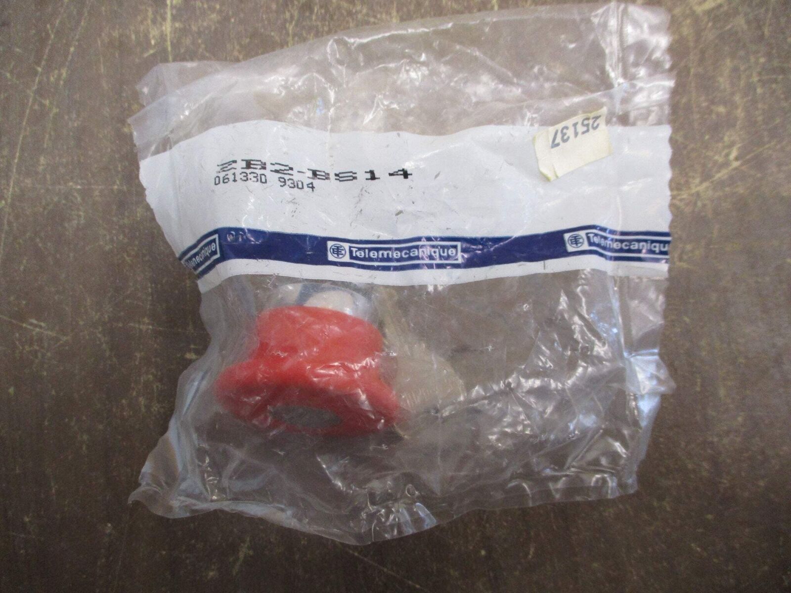 Telemecanique Key Switch Head ZB2-BS14 New Surplus