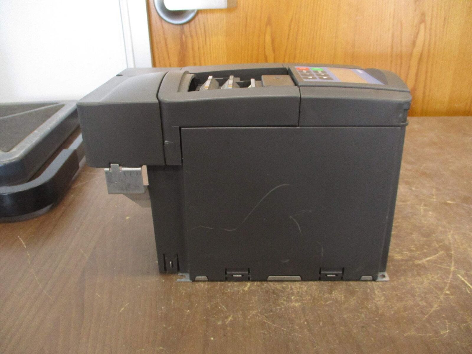 Siemens SED2-2.2/22X AC Drive 6SE6436-2UC22-2BA0 3HP 3Ph w/ Keypad Used