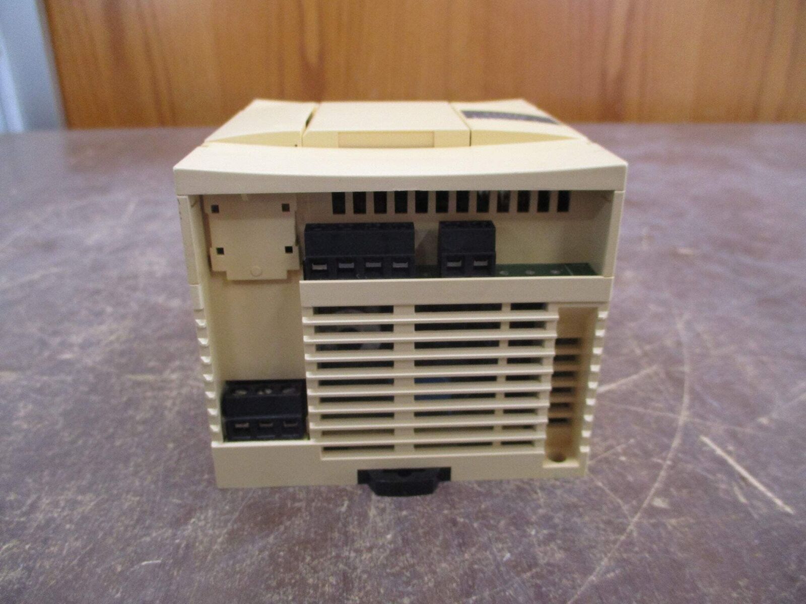 Telemecanique Twido Base Unit TWDLCAA10DRF 6 in DC 4 out Relay Used