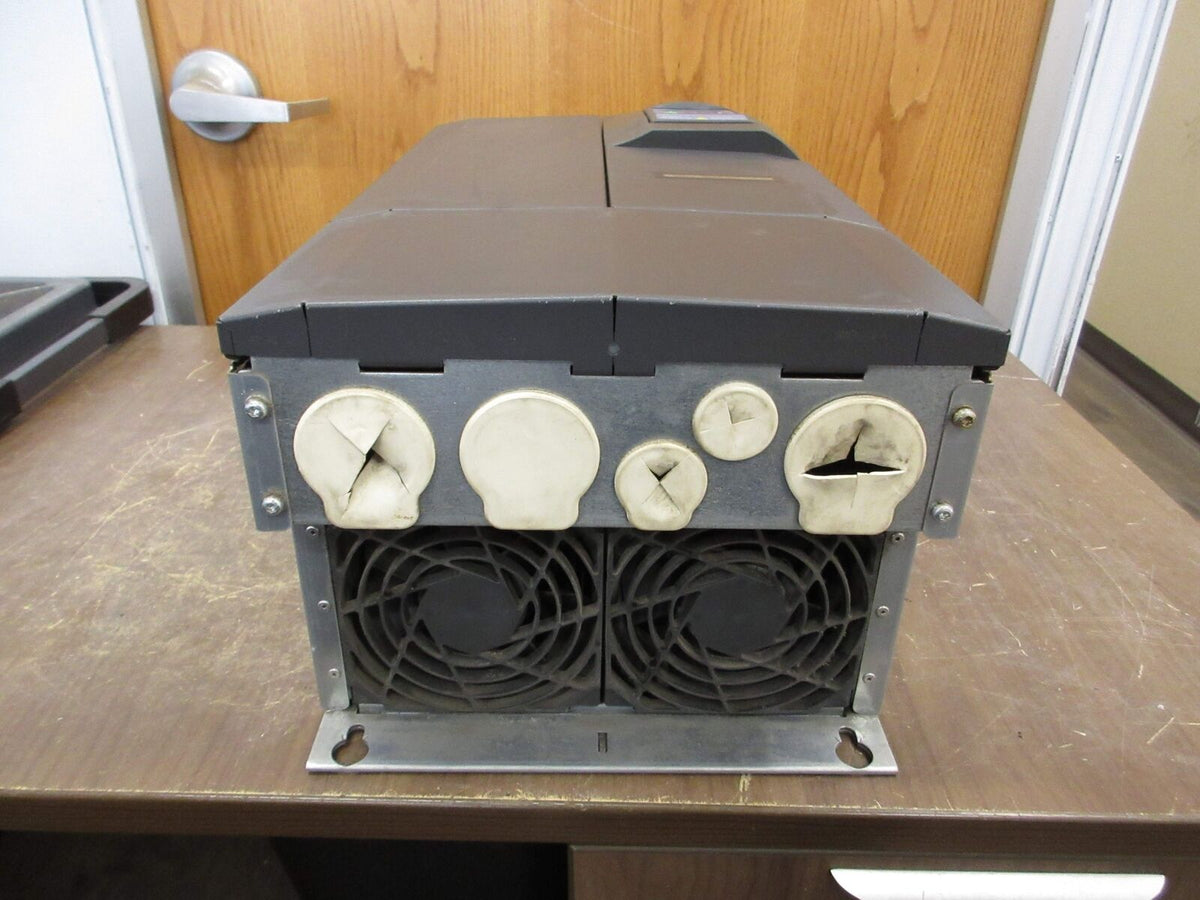 Siemens SED2-18 5/22X AC Drive 6SE6436-2UC31-8DA0 25HP 3Ph w/ Keypad Used