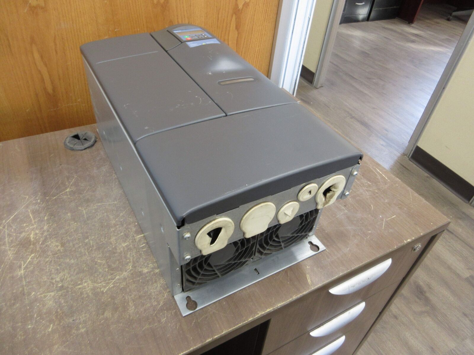 Siemens SED2-15/22X AC Drive 6SE6436-2UC31-5DA0 20HP 3Ph w/ Keypad Used