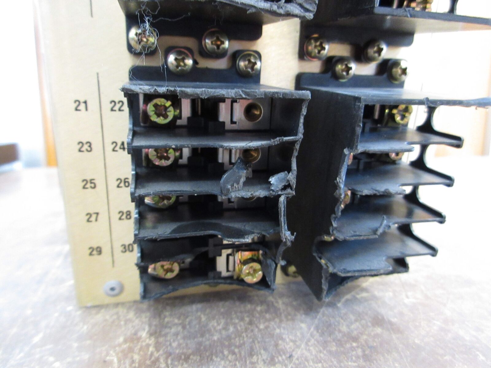 Cutler-Hammer Digitrip 3000 66D2005G21 *Broken Terminal* Used