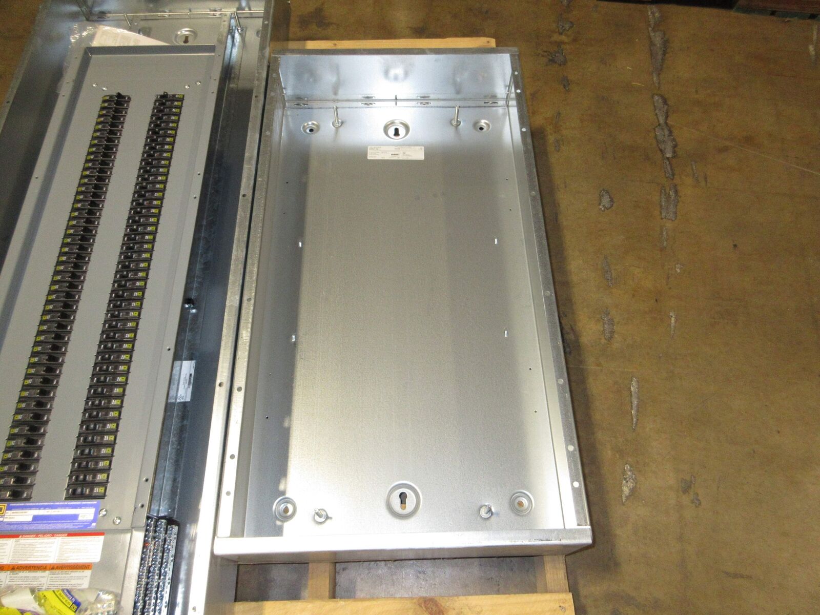 Square D Breaker Panel Box & Cover MH38BE / NC38SHR New Surplus
