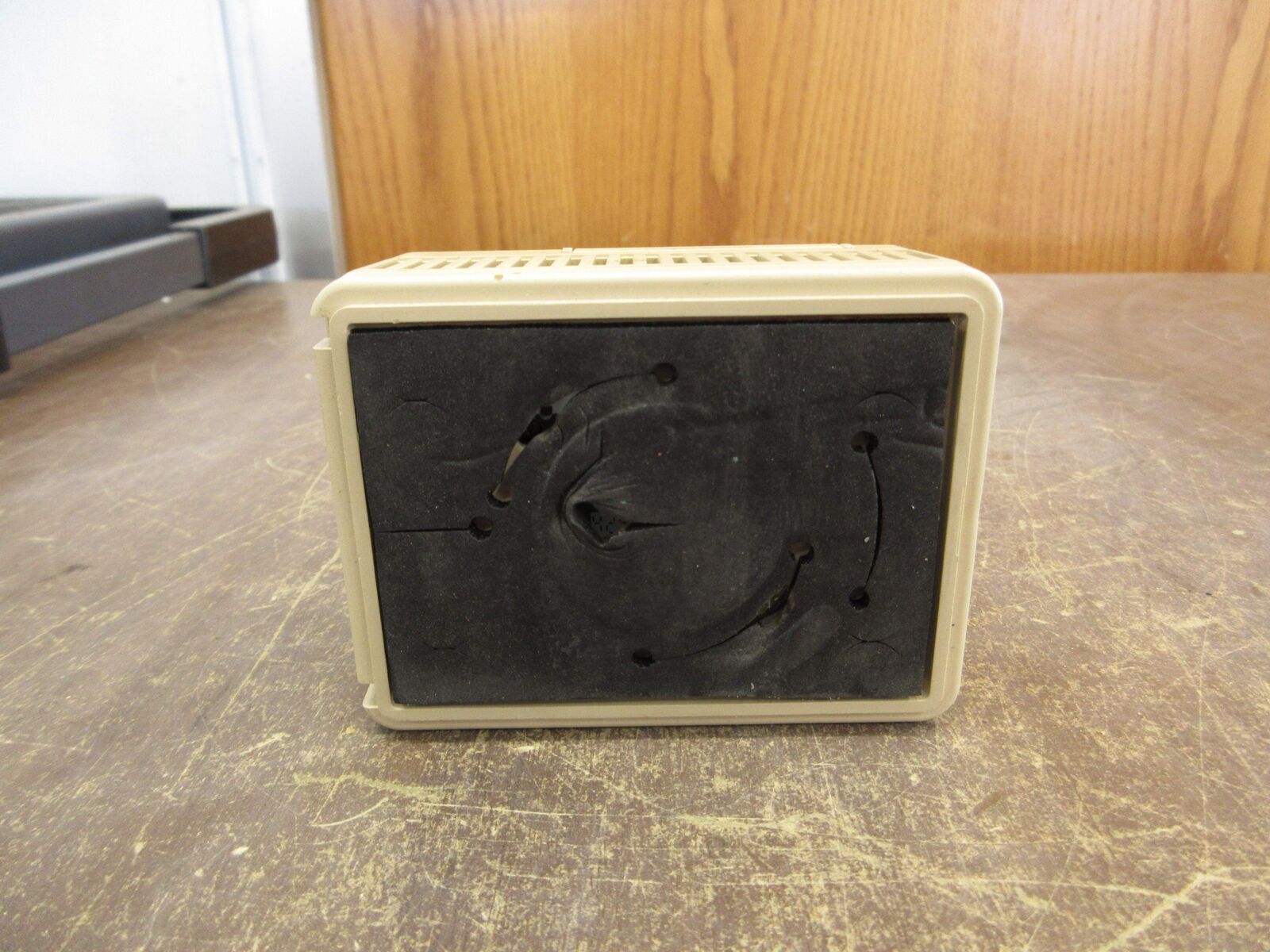 Siemens Room Temp. Sensor 544780FA w/ Display *Broken Mounting* Used