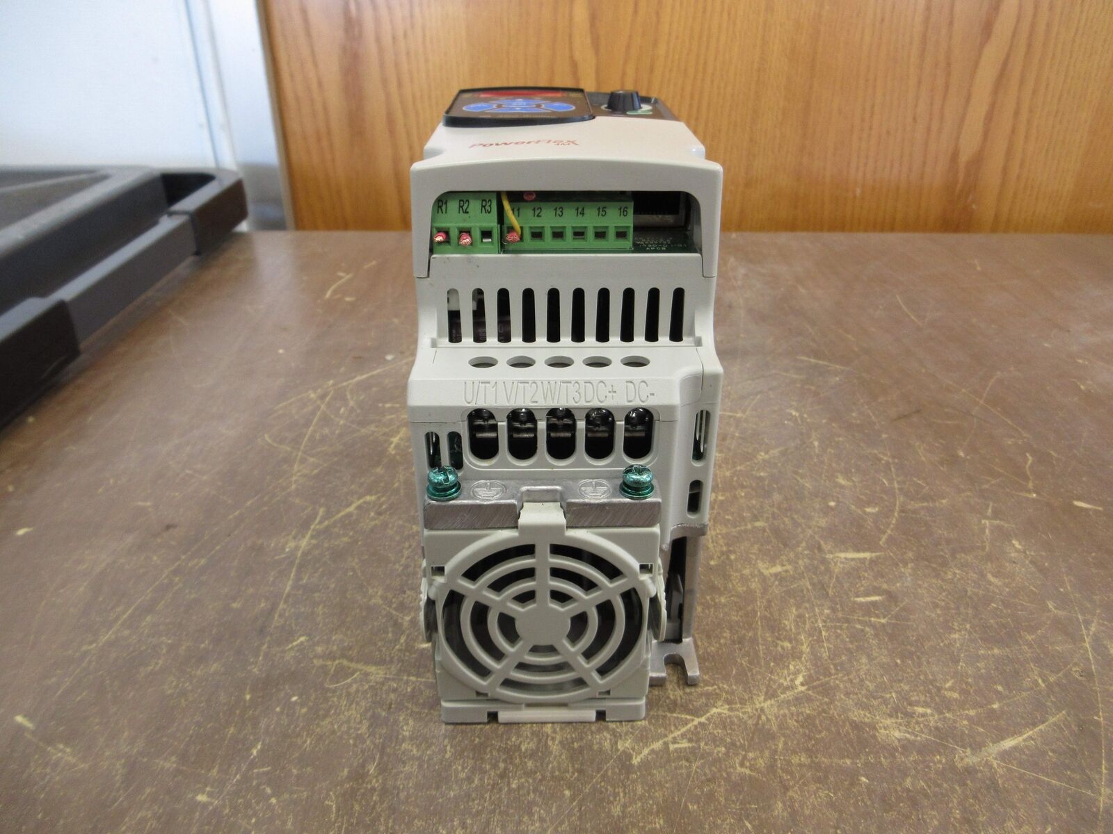 Allen-Bradley PowerFlex 4M AC Drive 22F-D2P5N103 1HP 3Ph Used