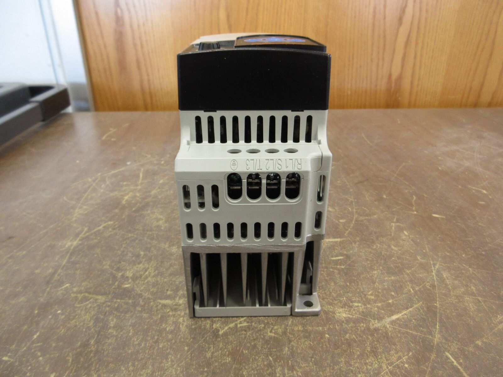 Allen-Bradley PowerFlex 4M AC Drive 22F-D2P5N103 1HP 3Ph Used