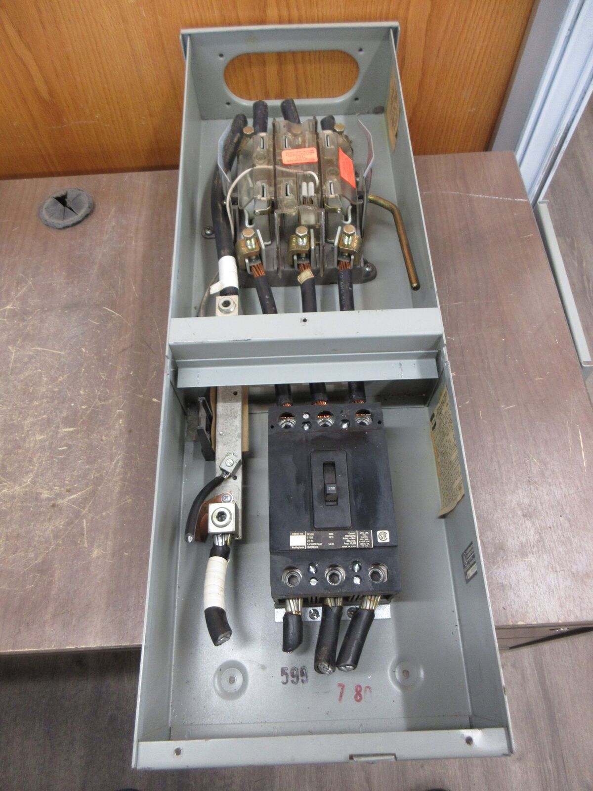 Crouse-Hinds Type RH Meter Main RY123J0 200A 240V 4W 3Ph 200A Breaker Used