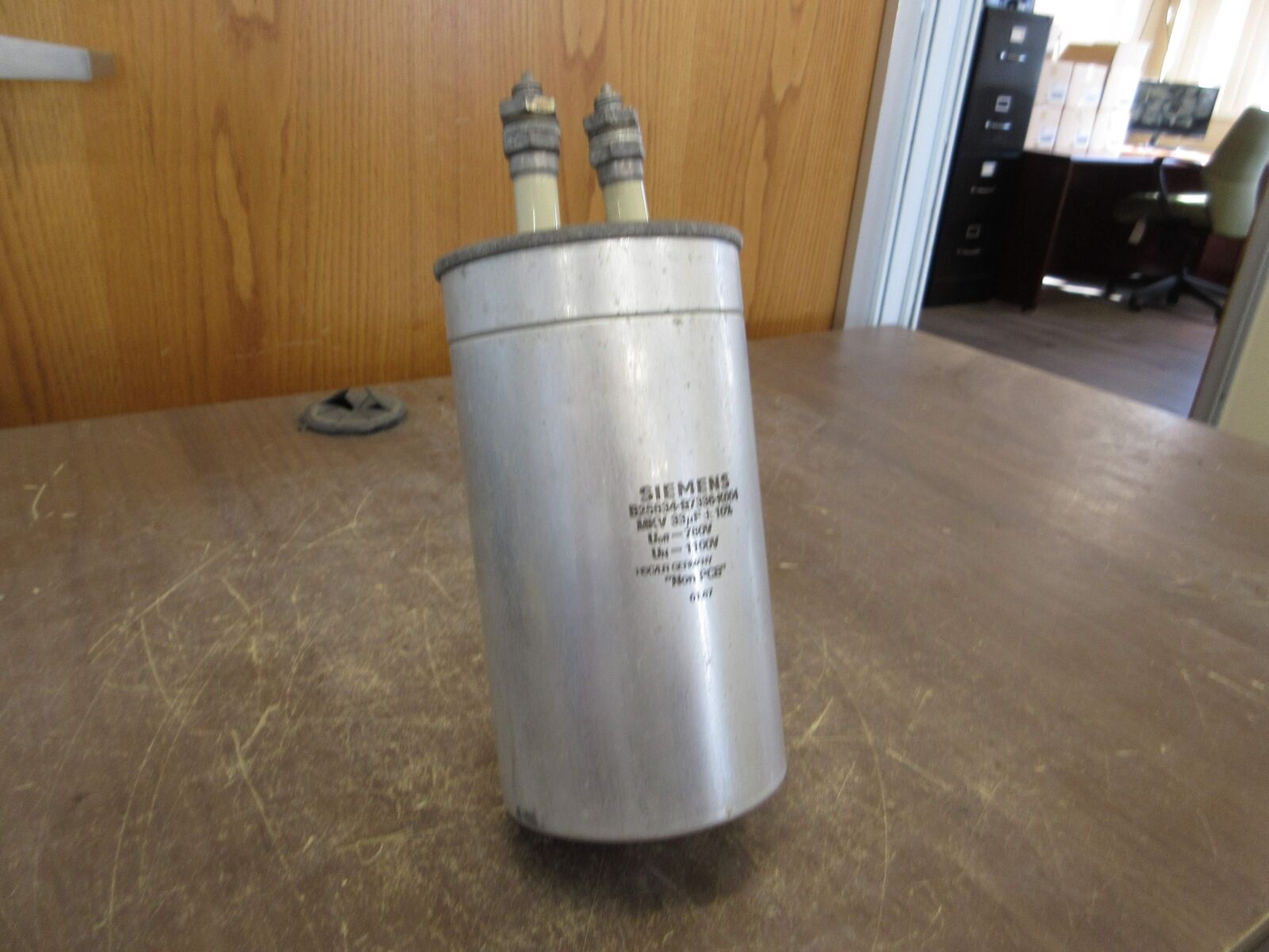 SIemens Capacitor B25834-B7336-K004 33uF 780/1100V Used