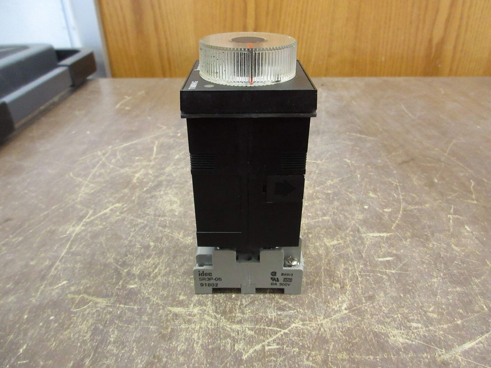 Eagle Signal Analog Timer B846-500 24-240VAC 24VDC w/ Base Used