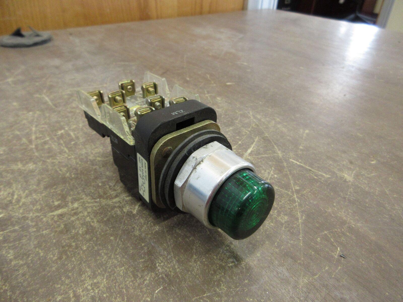 Allen-Bradley Illuminated Push Button 800T-PT16 Ser. T Green 120V 50/60Hz Used