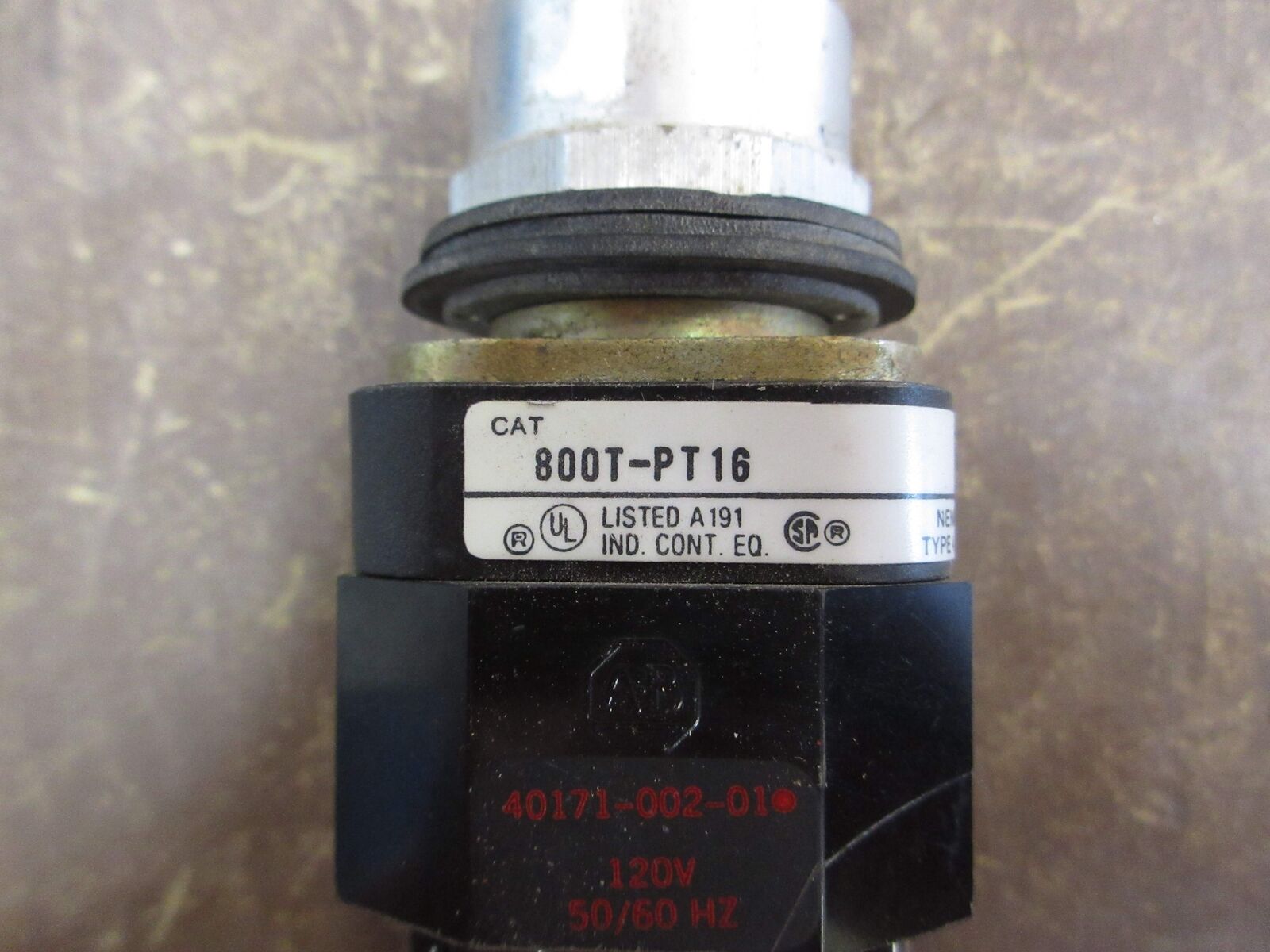 Allen-Bradley Illuminated Push Button 800T-PT16 Ser. T Green 120V 50/60Hz Used