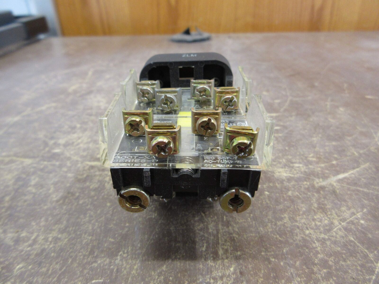 Allen-Bradley Illuminated Push Button 800T-PT16 Ser. T Green 120V 50/60Hz Used