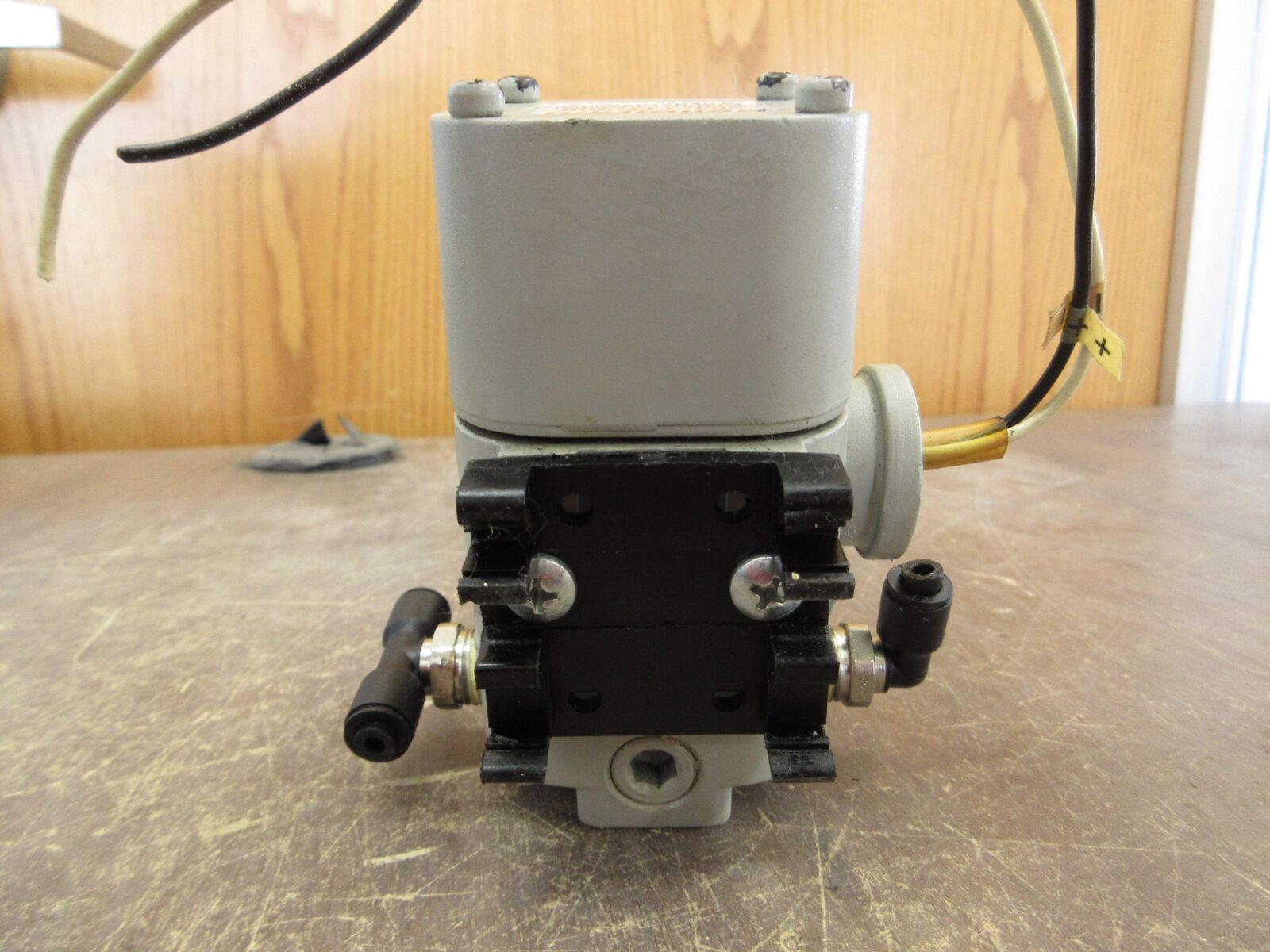 Bellofram E/P Pressure Transducer 961-112-000 Input: 0-10VDC Used