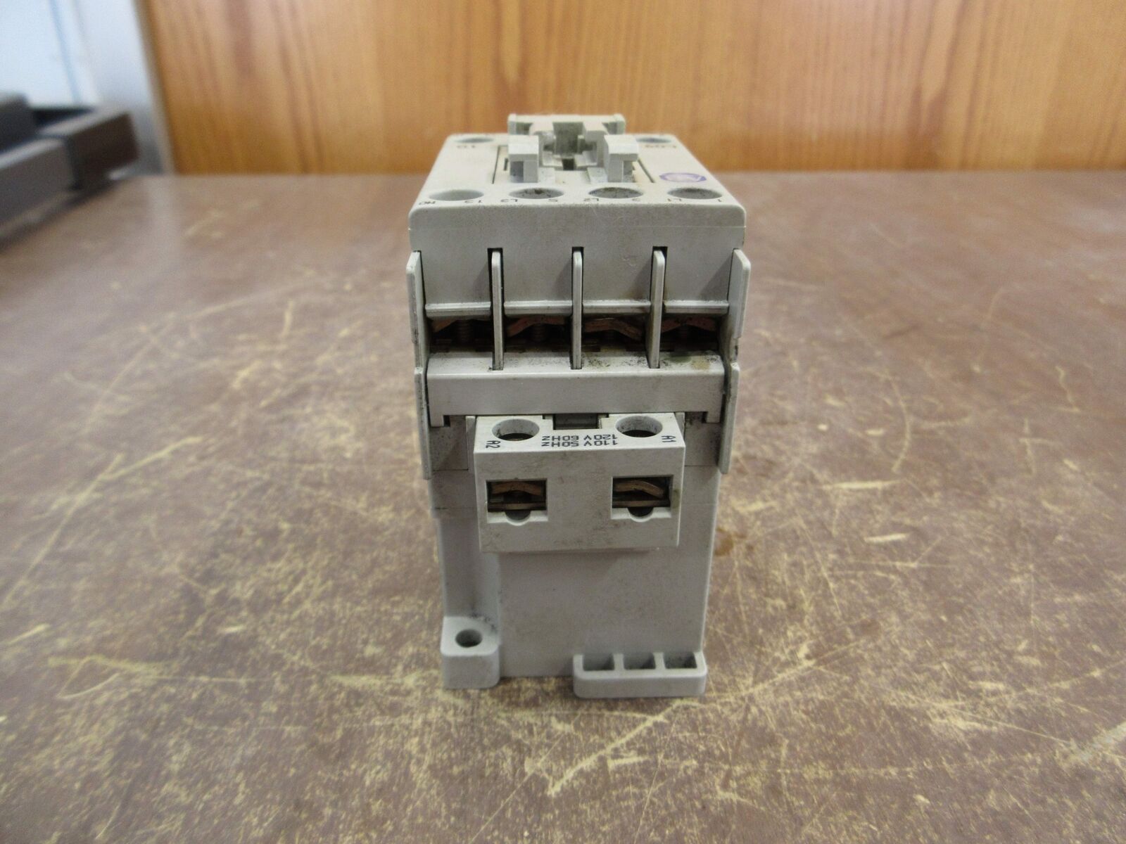 Allen-Bradley Contactor 100-C09*10 25A 120V Coil *Cracked* Used