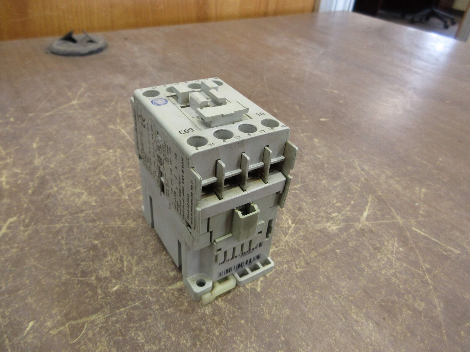 Allen-Bradley Contactor 100-C09*10 25A 120V Coil *Cracked* Used