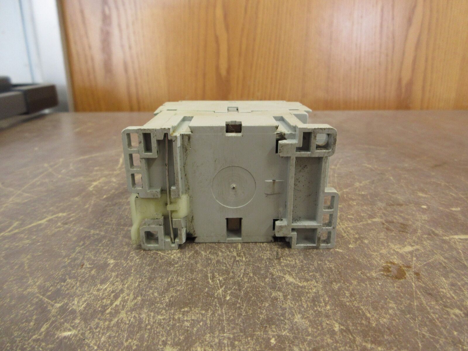 Allen-Bradley Contactor 100-C09*10 25A 120V Coil *Cracked* Used