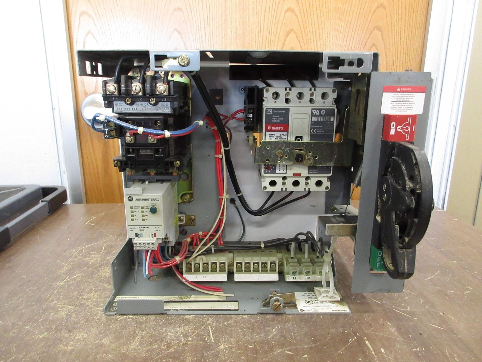 Allen-Bradley Size 1 MCC Bucket YUGWQY923/1AS 480V 3Ph 60Hz 120V Coil w/ Door