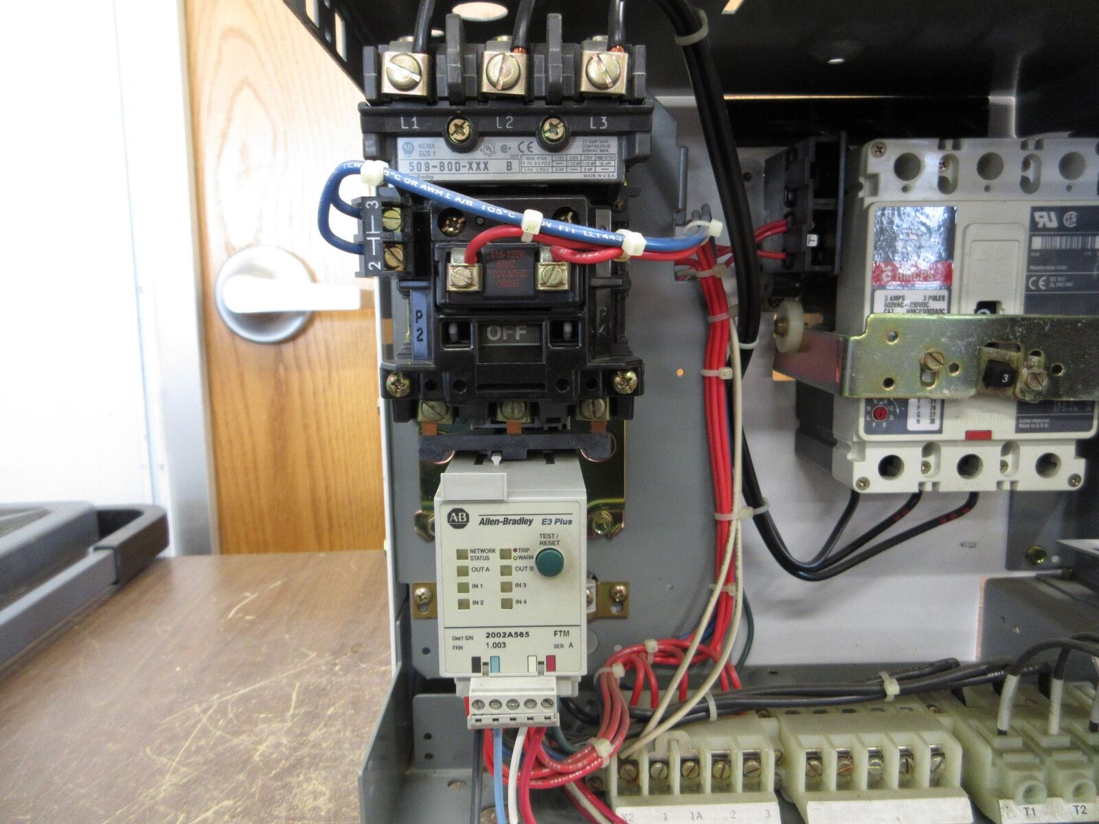 Allen-Bradley Size 1 MCC Bucket YUGWQY923/1AS 480V 3Ph 60Hz 120V Coil w/ Door