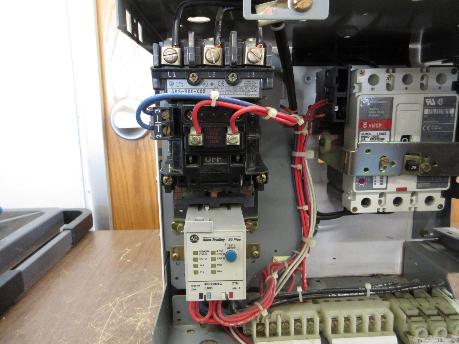 Allen-Bradley Size 1 MCC Bucket YUGWQY923/1AN 480V 3Ph 60Hz 120V Coil w/ Door