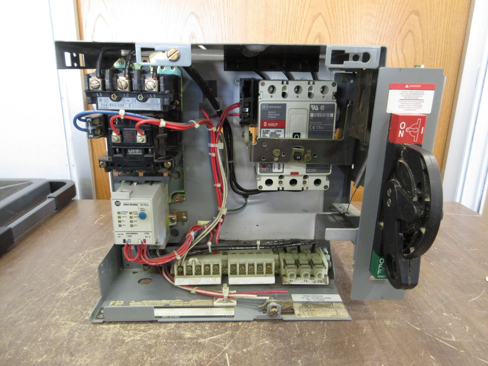 Allen-Bradley Size 1 MCC Bucket YUGWQY923/1AN 480V 3Ph 60Hz 120V Coil w/ Door