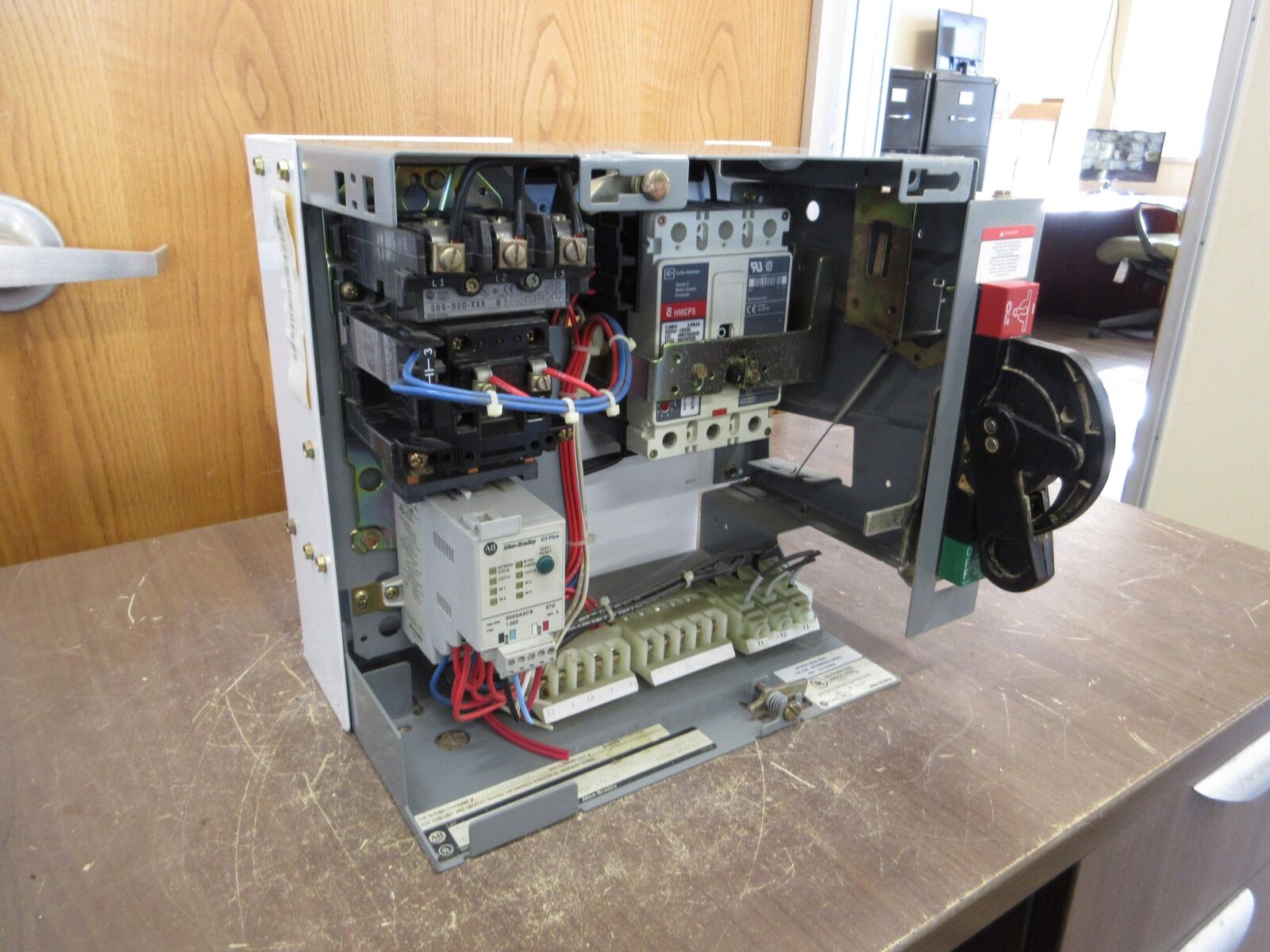Allen-Bradley Size 1 MCC Bucket YUGWQY923/1AK 480V 3Ph 60Hz 120V Coil w/ Door